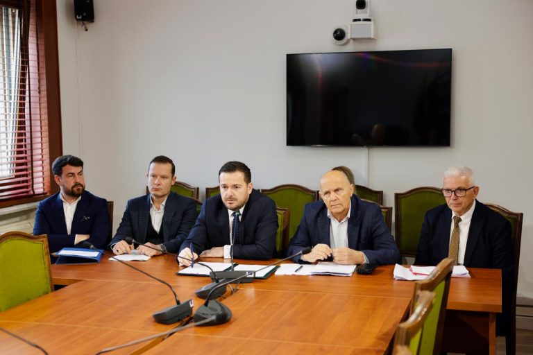 Salla: Skema e re për fermerët prezantohet javën e ardhshme, prioritet bletaria dhe blegtoria